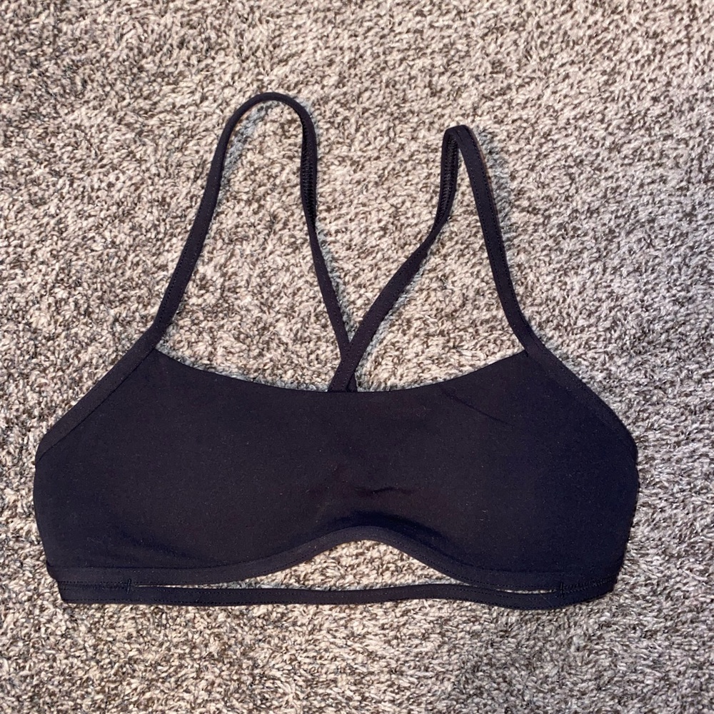 Lululemon bra: black// size 6// removable padding